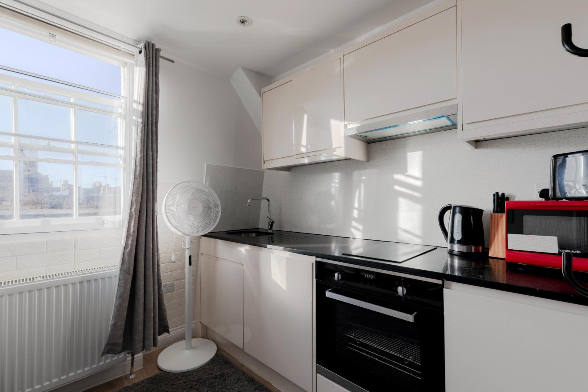 Gloucester Place Apartment *