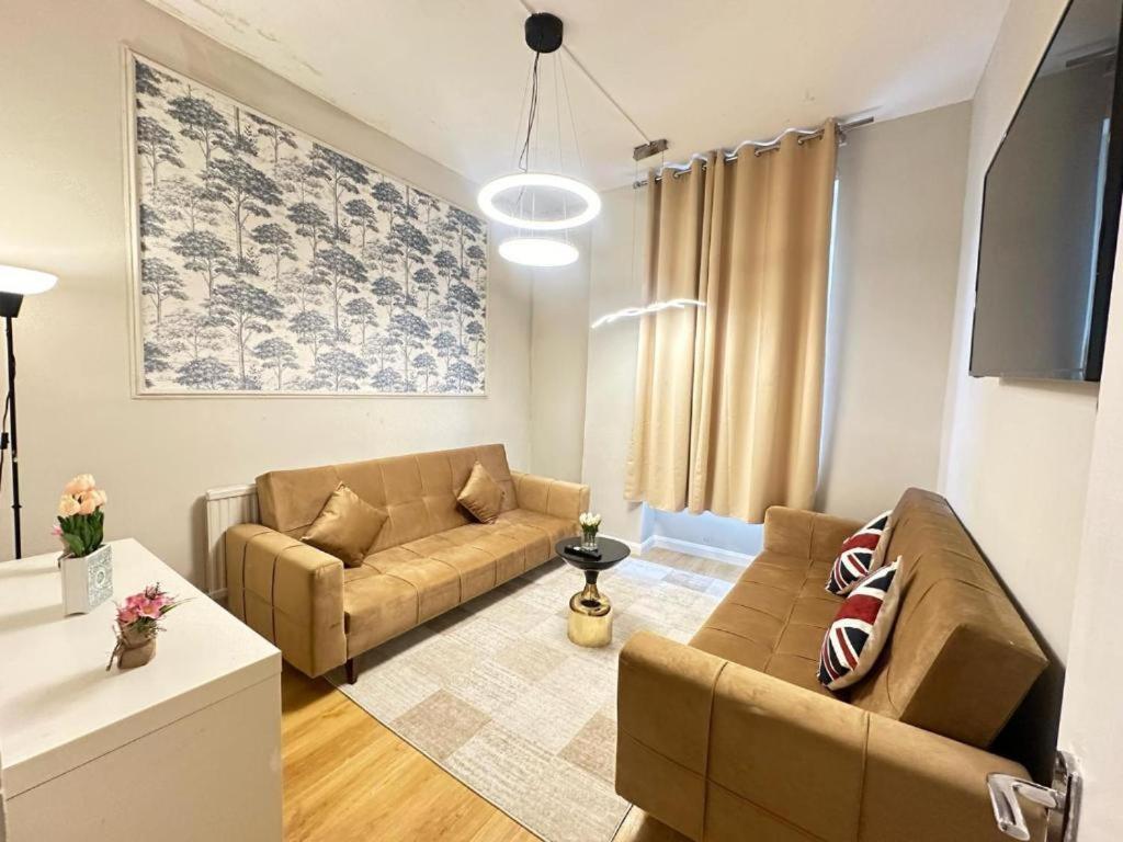 Beautiful Near Eye Appartement