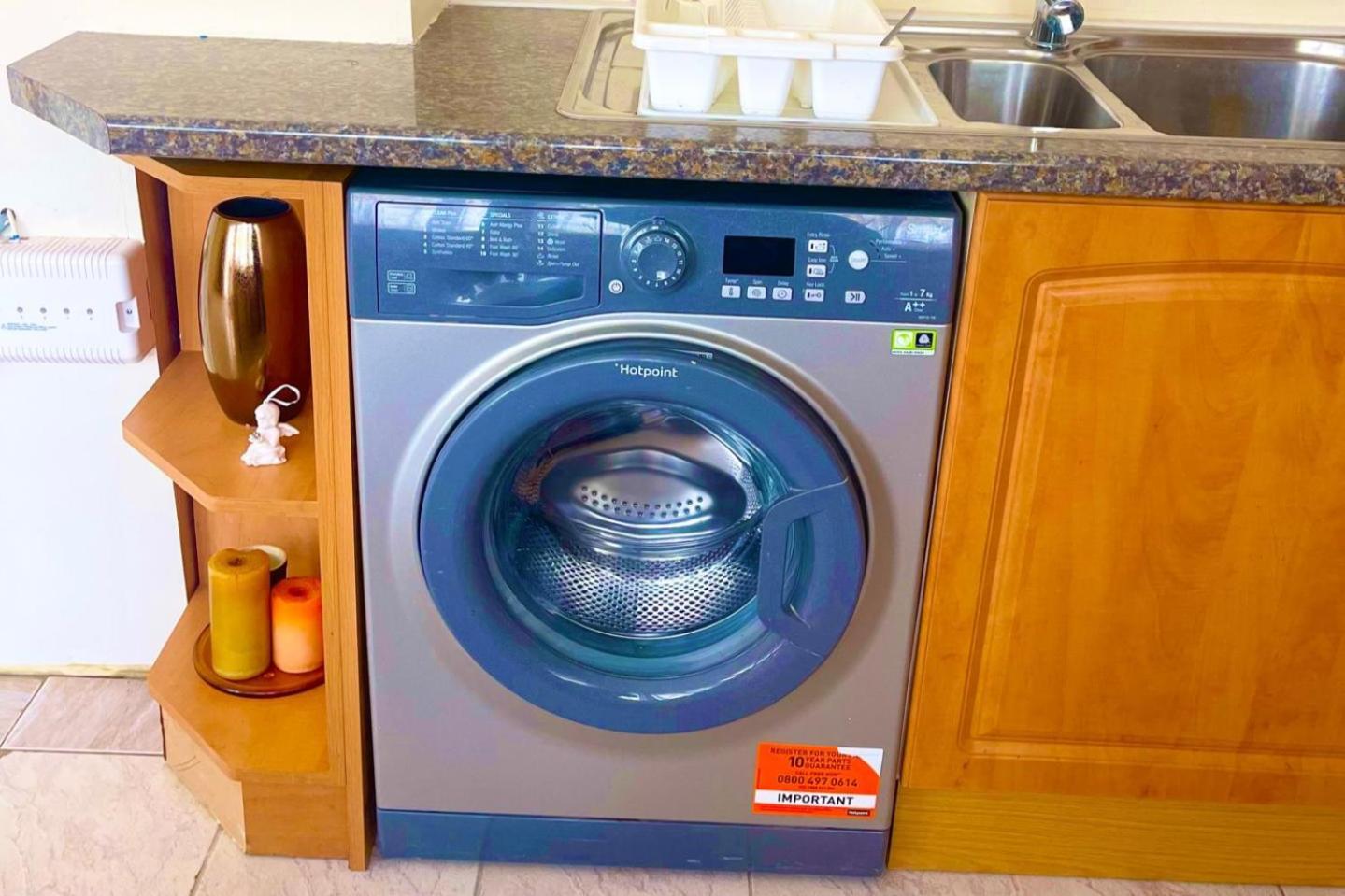 1bf-sleeps4-freeparking-pets-wifi- Apartment