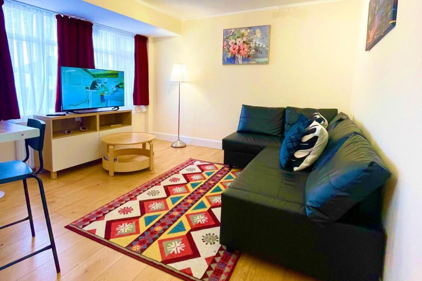 1bf-sleeps4-freeparking-pets-wifi- *