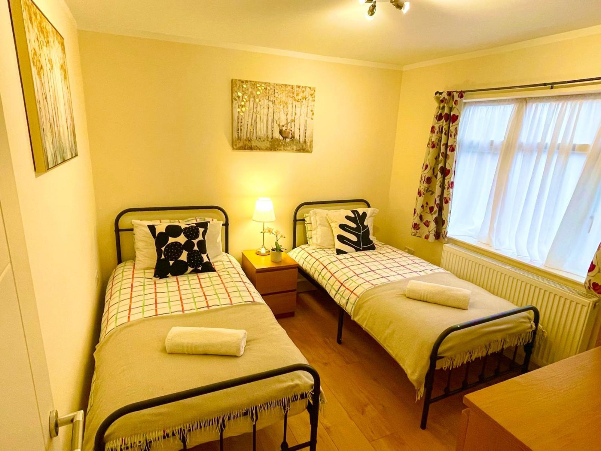 1bf-sleeps4-freeparking-pets-wifi-