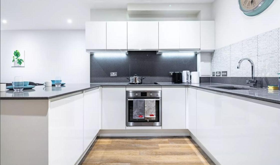 Appartement Modern New-built 1 Bedroom In Heart Of Ldn Londen