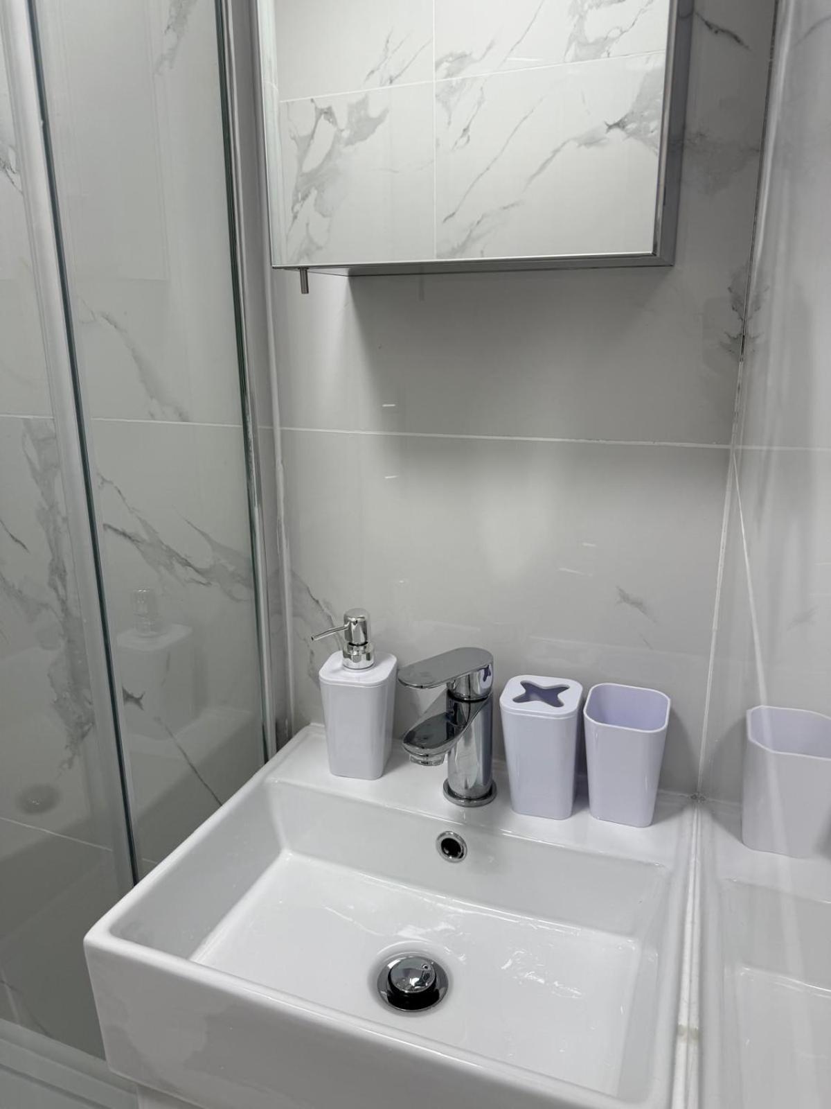 Luxury In Victoria, 7 Minutes Walk To Victoria Station, 4