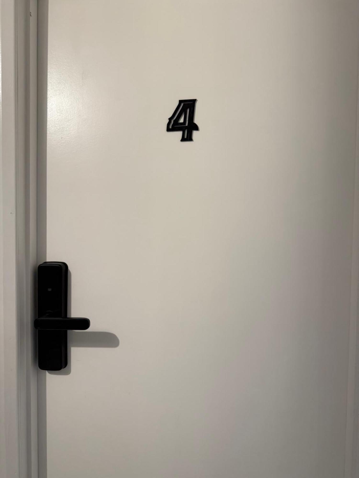 Luxury In Victoria, 7 Minutes Walk To Victoria Station, 4 Habitación en casa particular