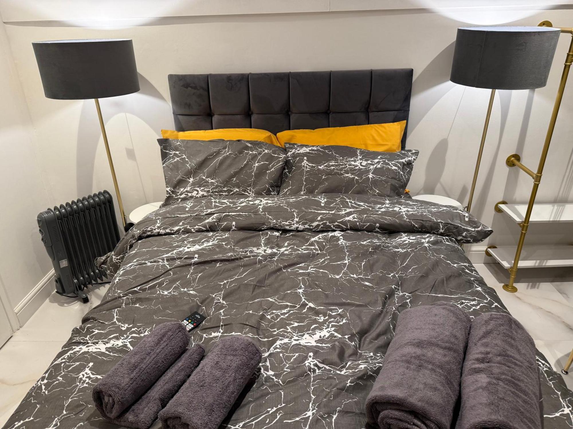 Luxury In Victoria, 7 Minutes Walk To Victoria Station, 4 Habitación en casa particular *