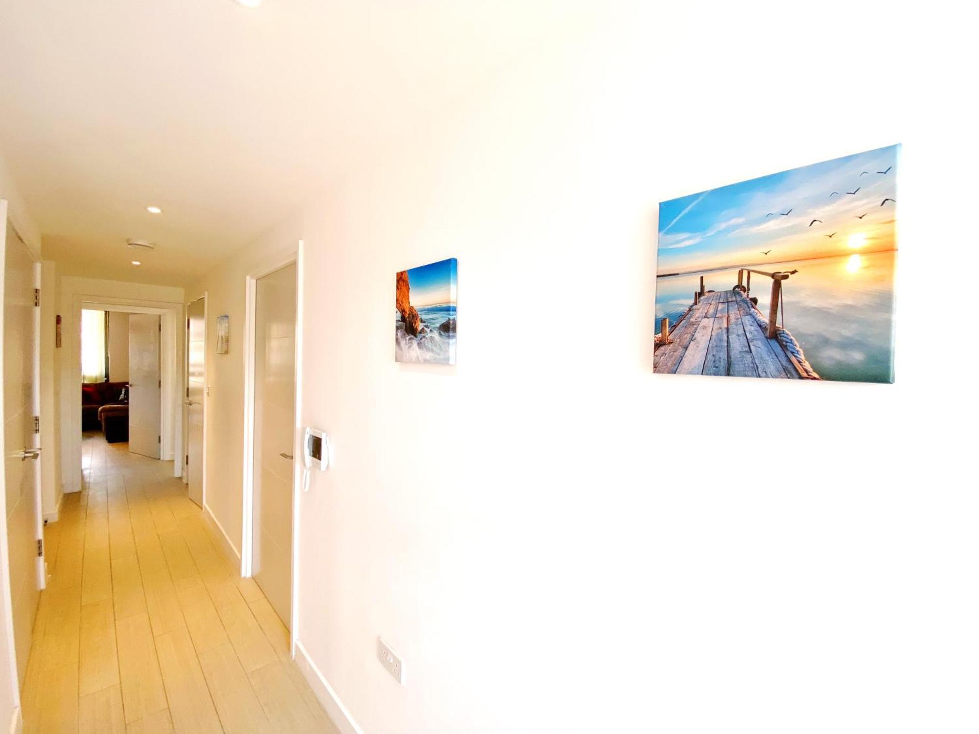 New Large 4 Bedroom & 3 Bathroom Flat Near Angel Station In Zone 1 For Max 13 Guests Londen