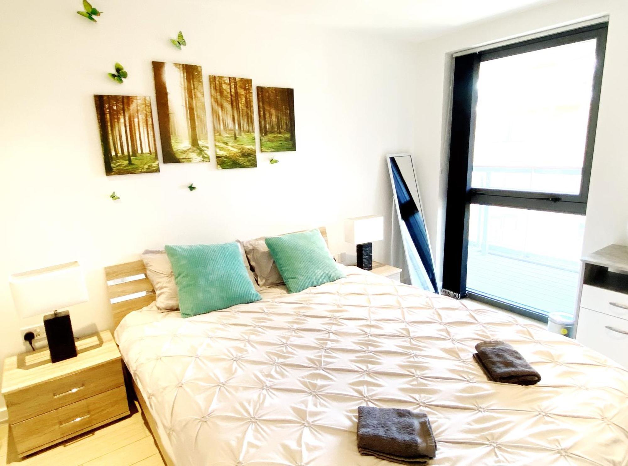 New Large 4 Bedroom & 3 Bathroom Flat Near Angel Station In Zone 1 For Max 13 Guests Appartement Londen