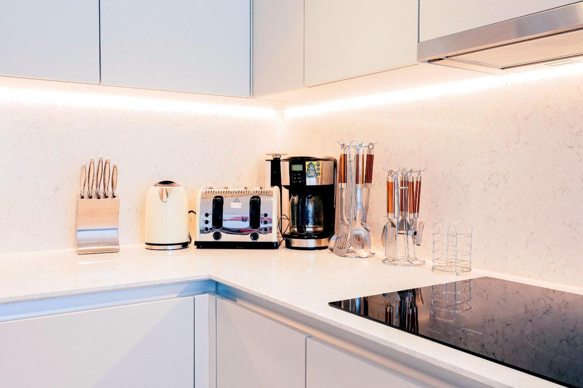New Large 4 Bedroom & 3 Bathroom Flat Near Angel Station In Zone 1 For Max 13 Guests * Londen