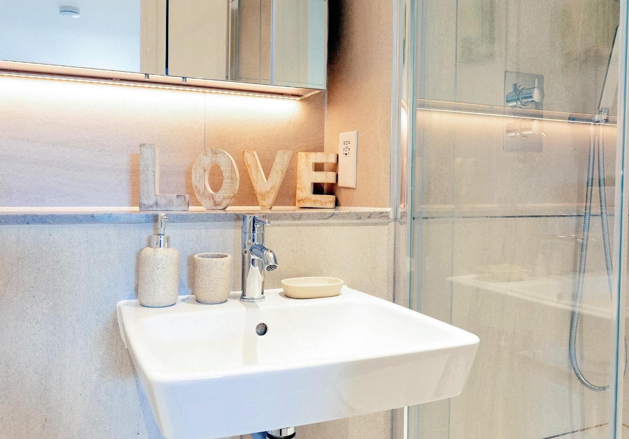 New Large 4 Bedroom & 3 Bathroom Flat Near Angel Station In Zone 1 For Max 13 Guests * Londen