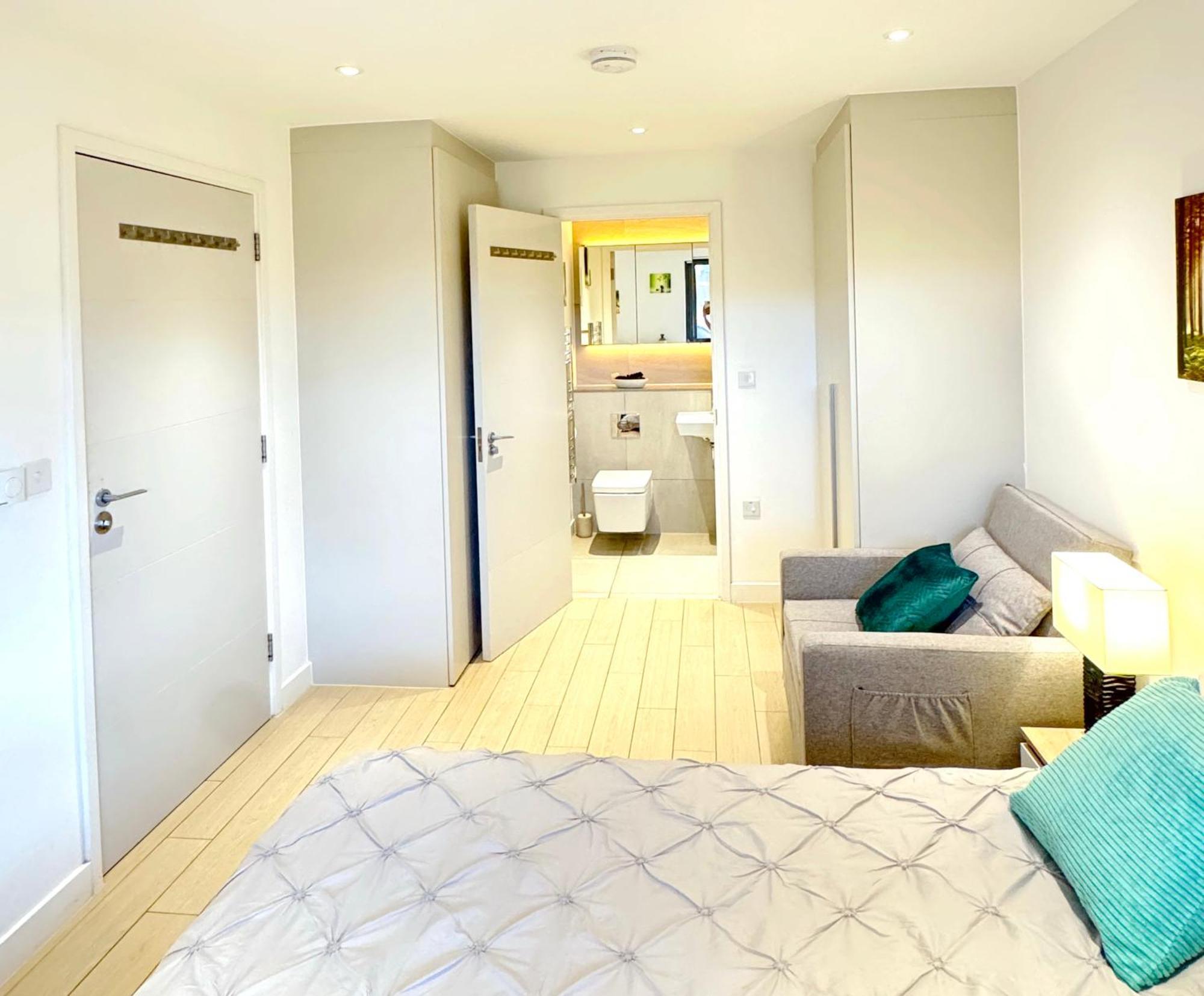 New Large 4 Bedroom & 3 Bathroom Flat Near Angel Station In Zone 1 For Max 13 Guests Appartement Londen