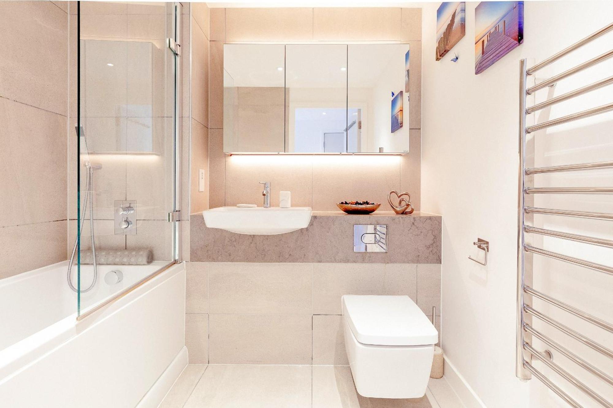 New Large 4 Bedroom & 3 Bathroom Flat Near Angel Station In Zone 1 For Max 13 Guests * Londen