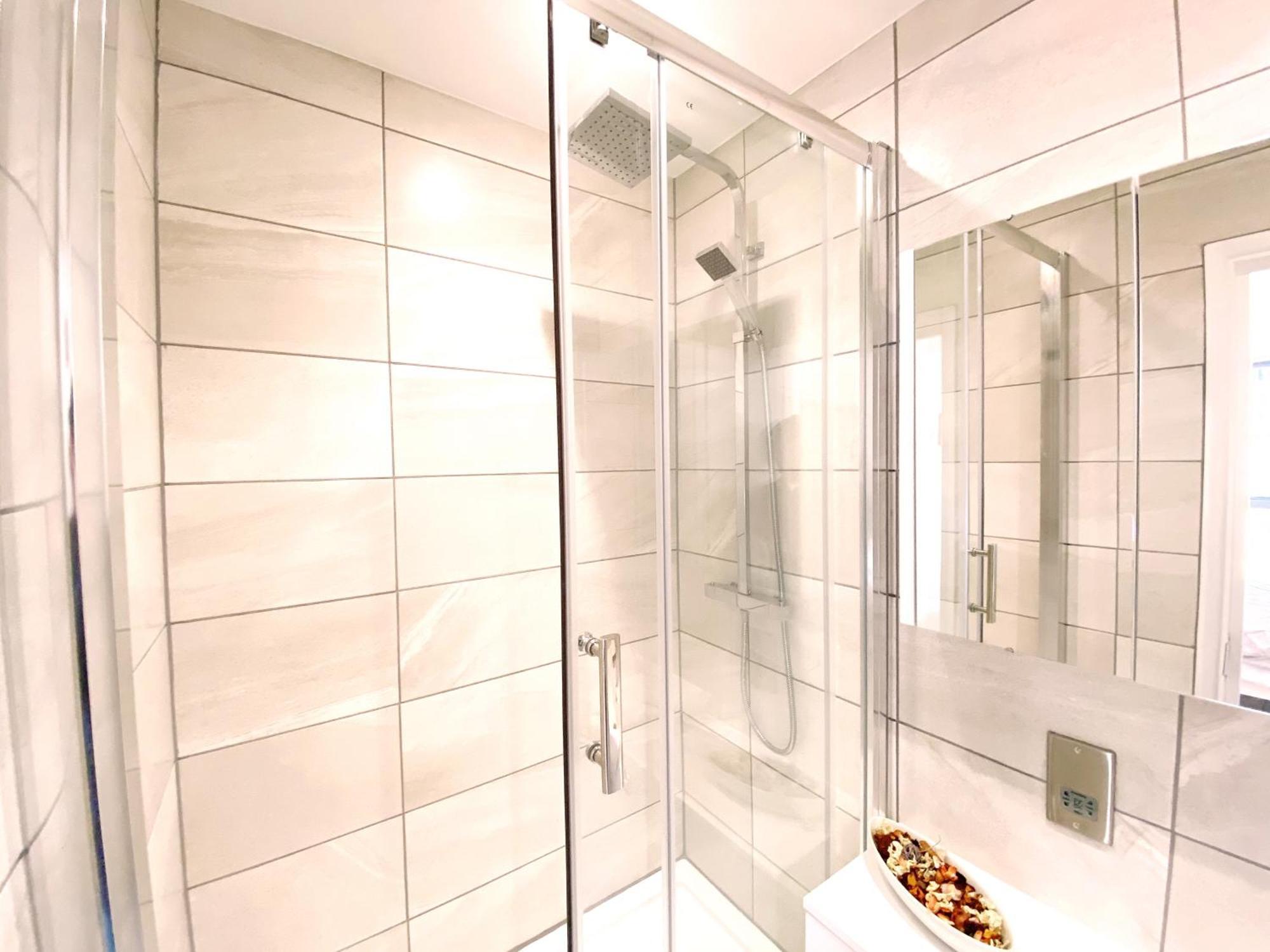 New Large 4 Bedroom & 3 Bathroom Flat Near Angel Station In Zone 1 For Max 13 Guests Appartement