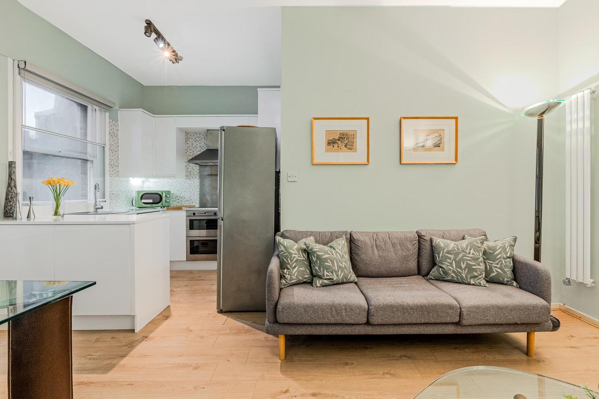 Stunning 2br Flat Btw Soho & Covent Garden * Londen