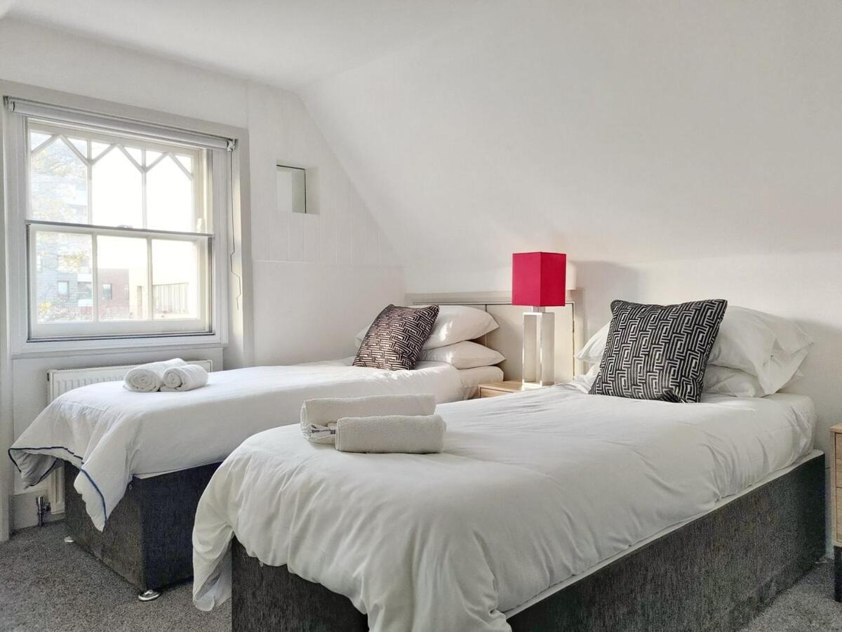 The Camden Chic Townhouse - Accommodates 14 Guests * London