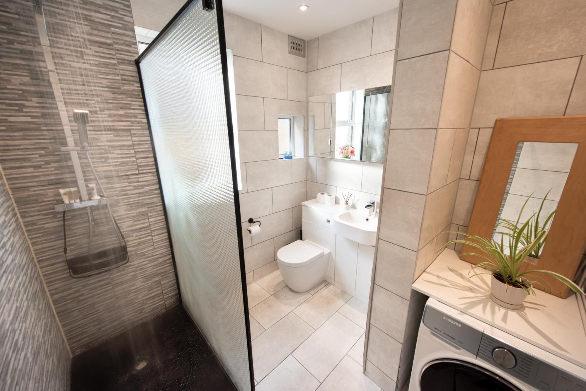 Apartment Victorian 2br Apartment, King Beds, Fast Wifi, Near Shops, Cafes & Transport, E17 London