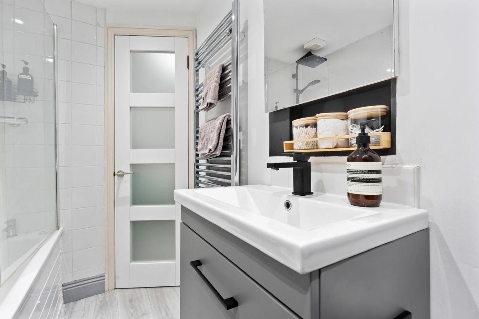 Stylish 1br Fulham Flat With Private Patio Apartment London