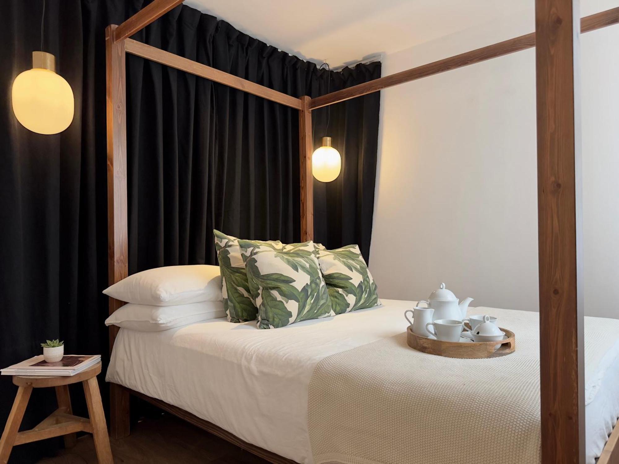 Chic Marble Arch With 100 Inch Cinema & Premium Mattress, By The Design Traveller Apartment *