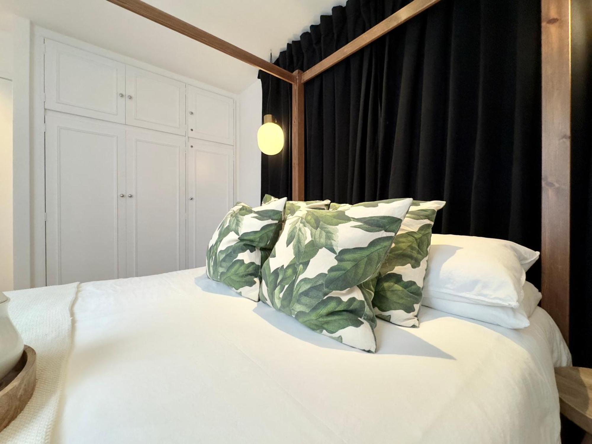 Apartamento Chic Marble Arch With 100 Inch Cinema & Premium Mattress, By The Design Traveller