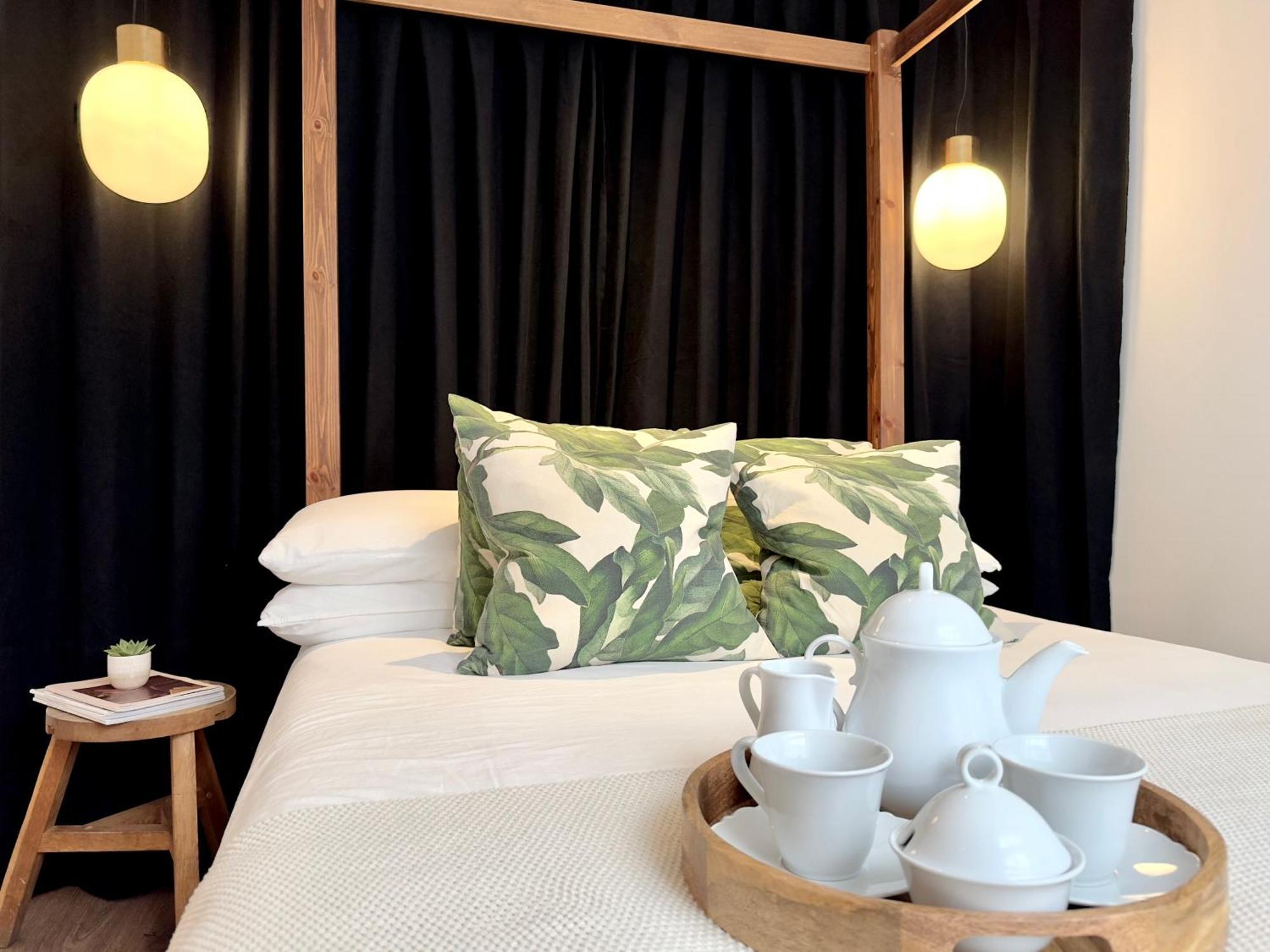 Chic Marble Arch With 100 Inch Cinema & Premium Mattress, By The Design Traveller Apartment
