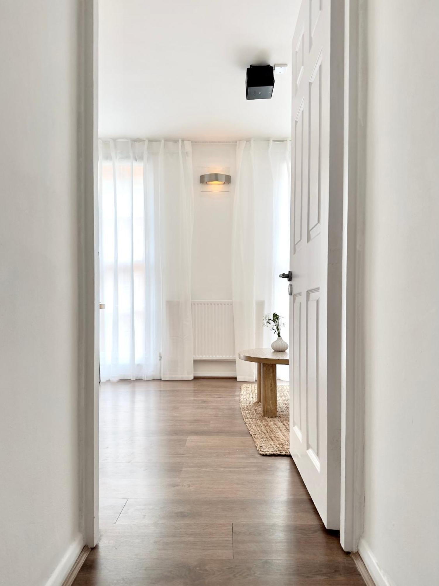 Chic Marble Arch With 100 Inch Cinema & Premium Mattress, By The Design Traveller Apartamento *