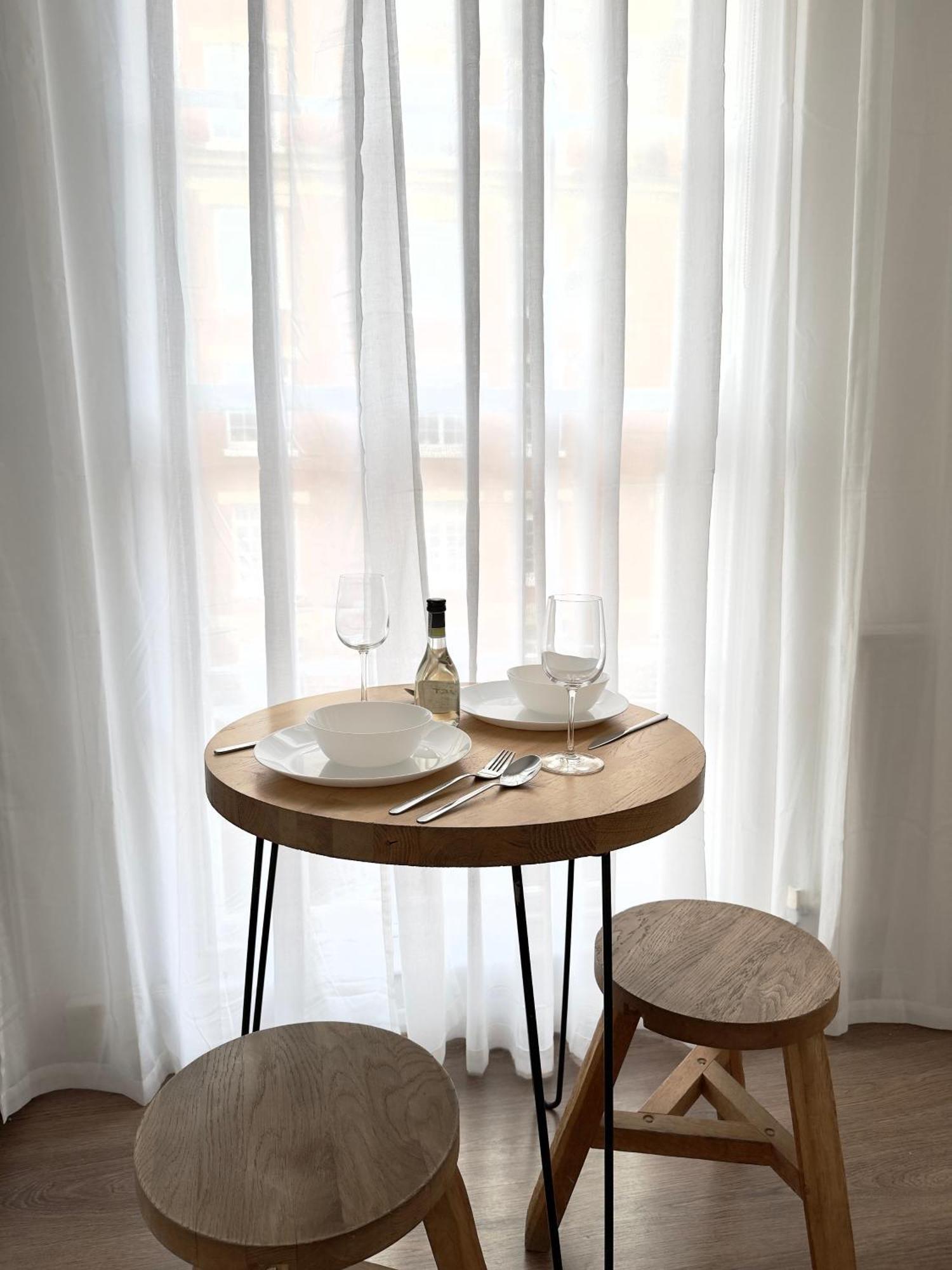 Apartamento Chic Marble Arch With 100 Inch Cinema & Premium Mattress, By The Design Traveller