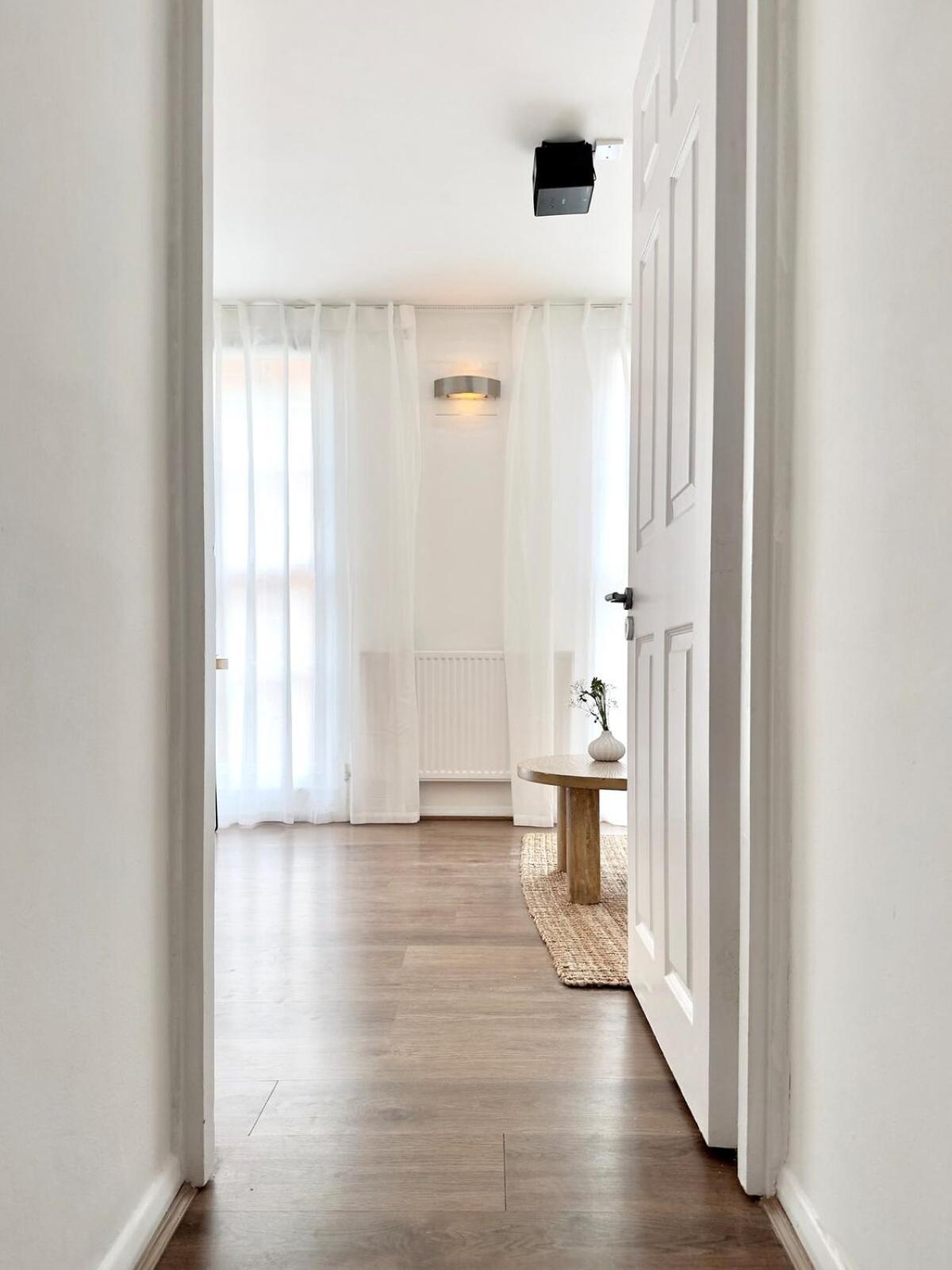 Chic Marble Arch With 100 Inch Cinema & Premium Mattress, By The Design Traveller Apartamento *