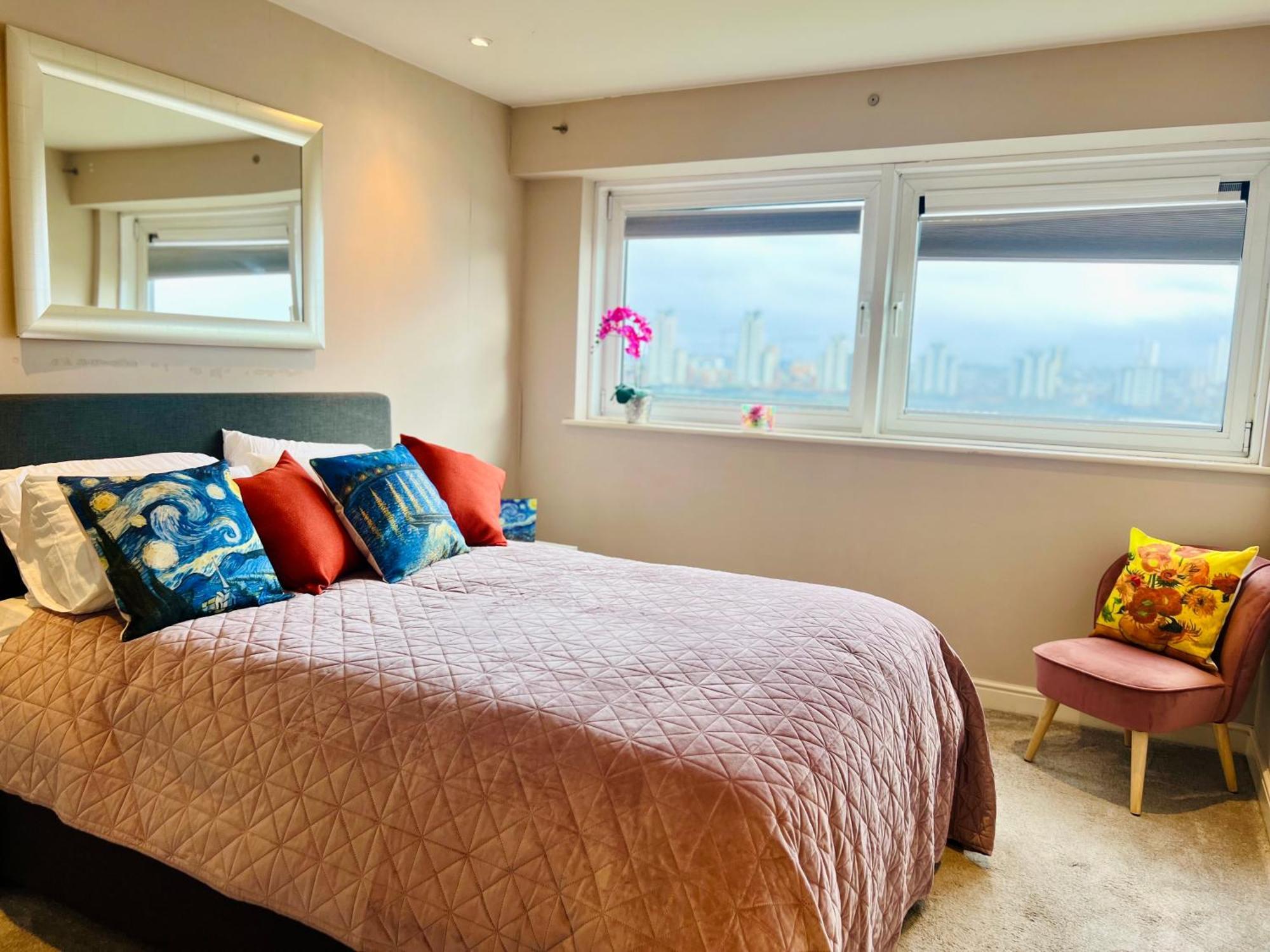 Apartment Stunning 2 Bed River View Gogh Experience