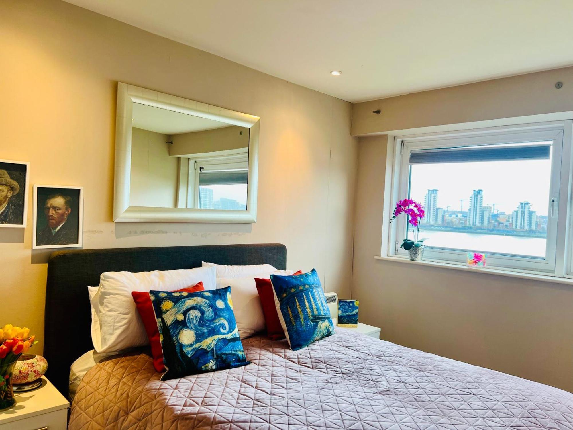 Stunning 2 Bed River View Gogh Experience * London