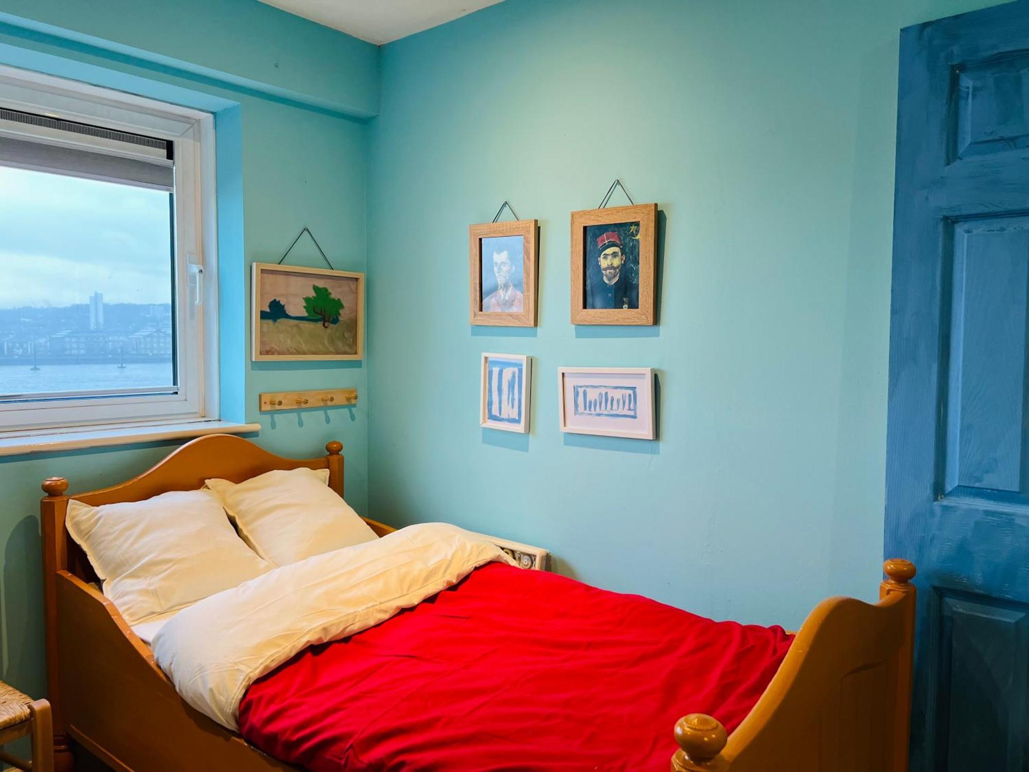 Stunning 2 Bed River View Gogh Experience Apartment