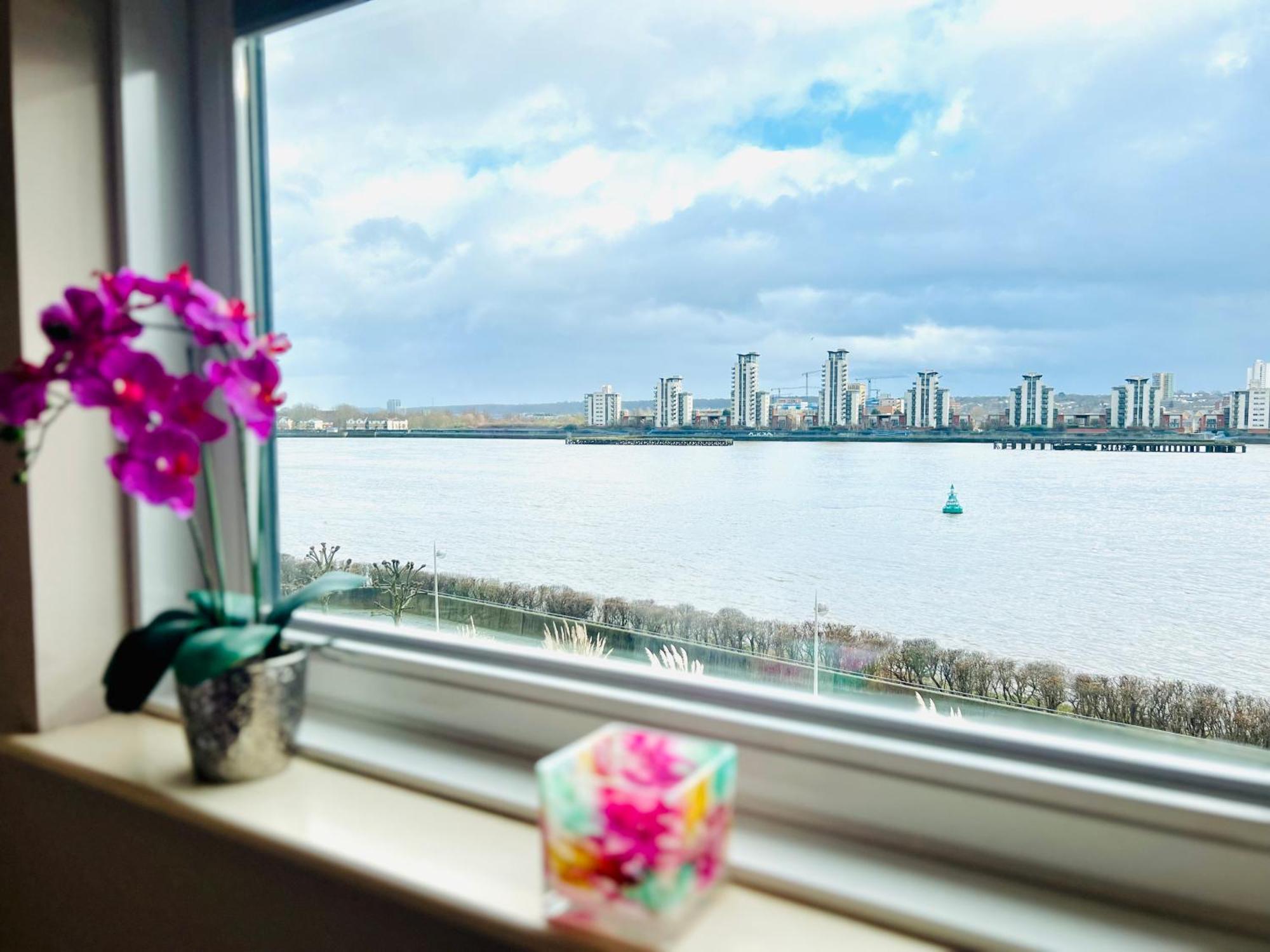 Apartment Stunning 2 Bed River View Gogh Experience *