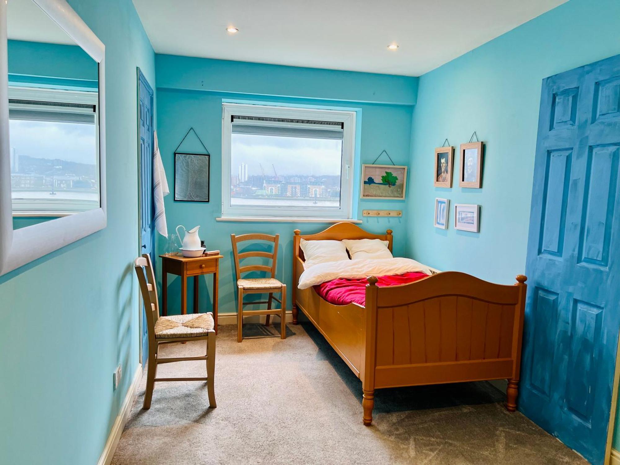Stunning 2 Bed River View Gogh Experience * London
