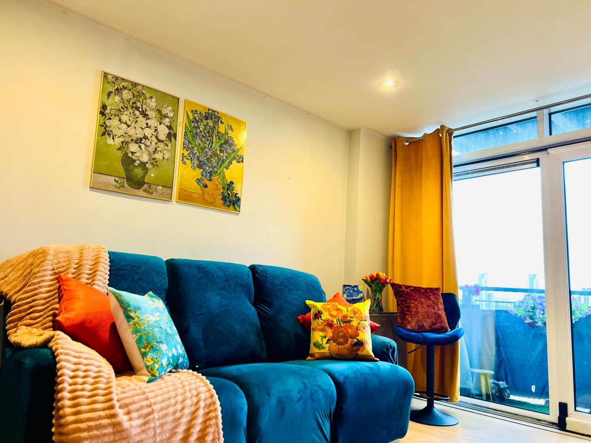 Stunning 2 Bed River View Gogh Experience Apartment *