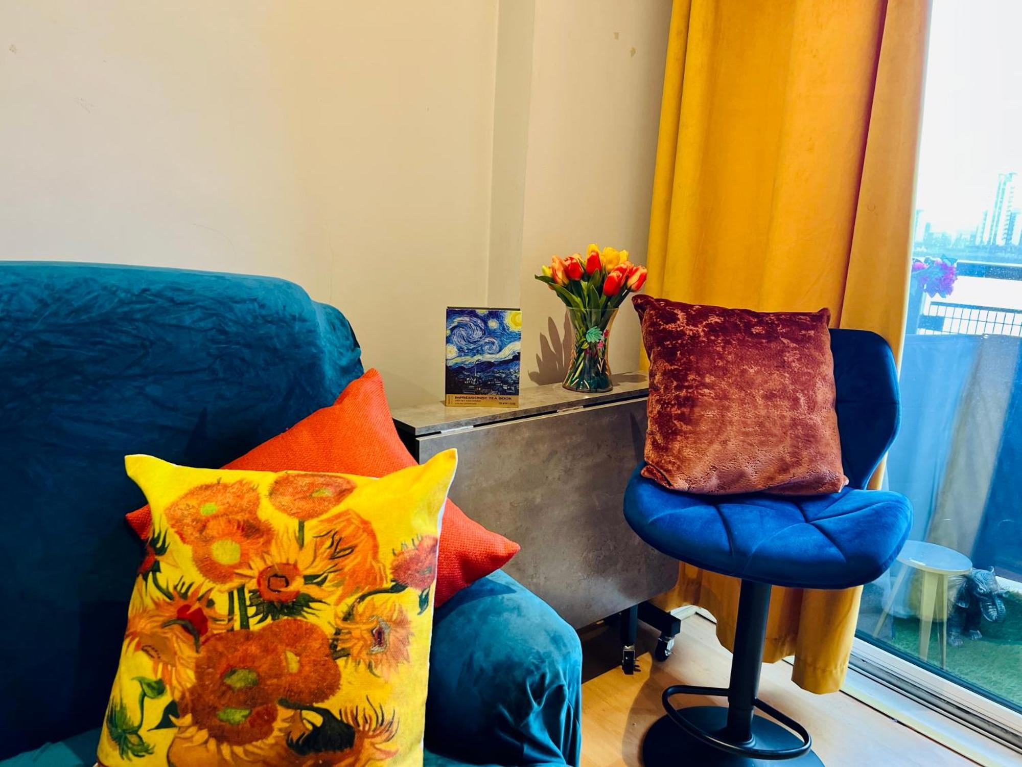 Stunning 2 Bed River View Gogh Experience London