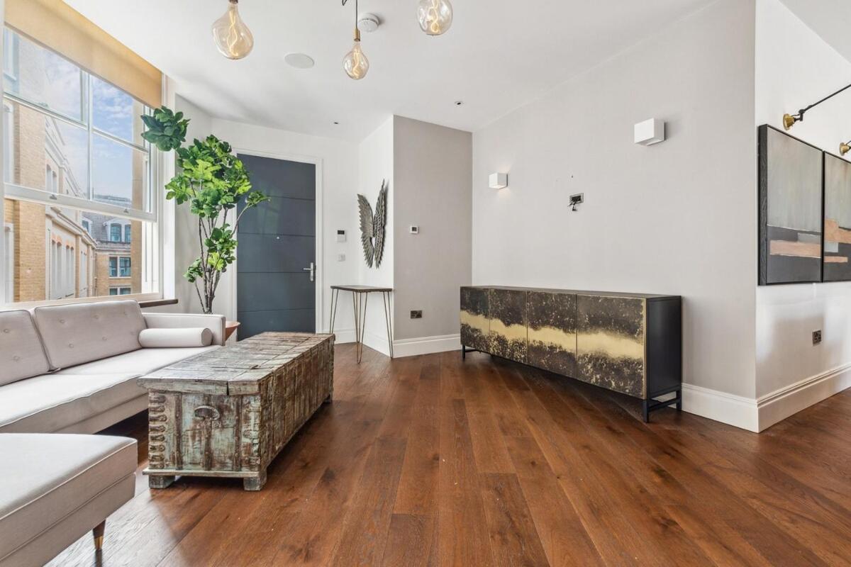 Elegant In St Pauls With Modern Comforts