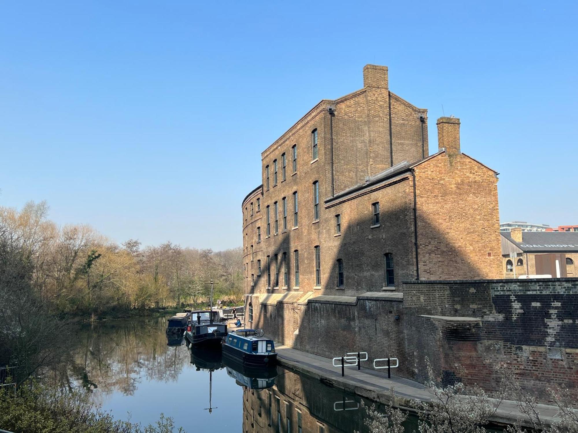 Creative Oasis In The Heart Of Pensión Londres