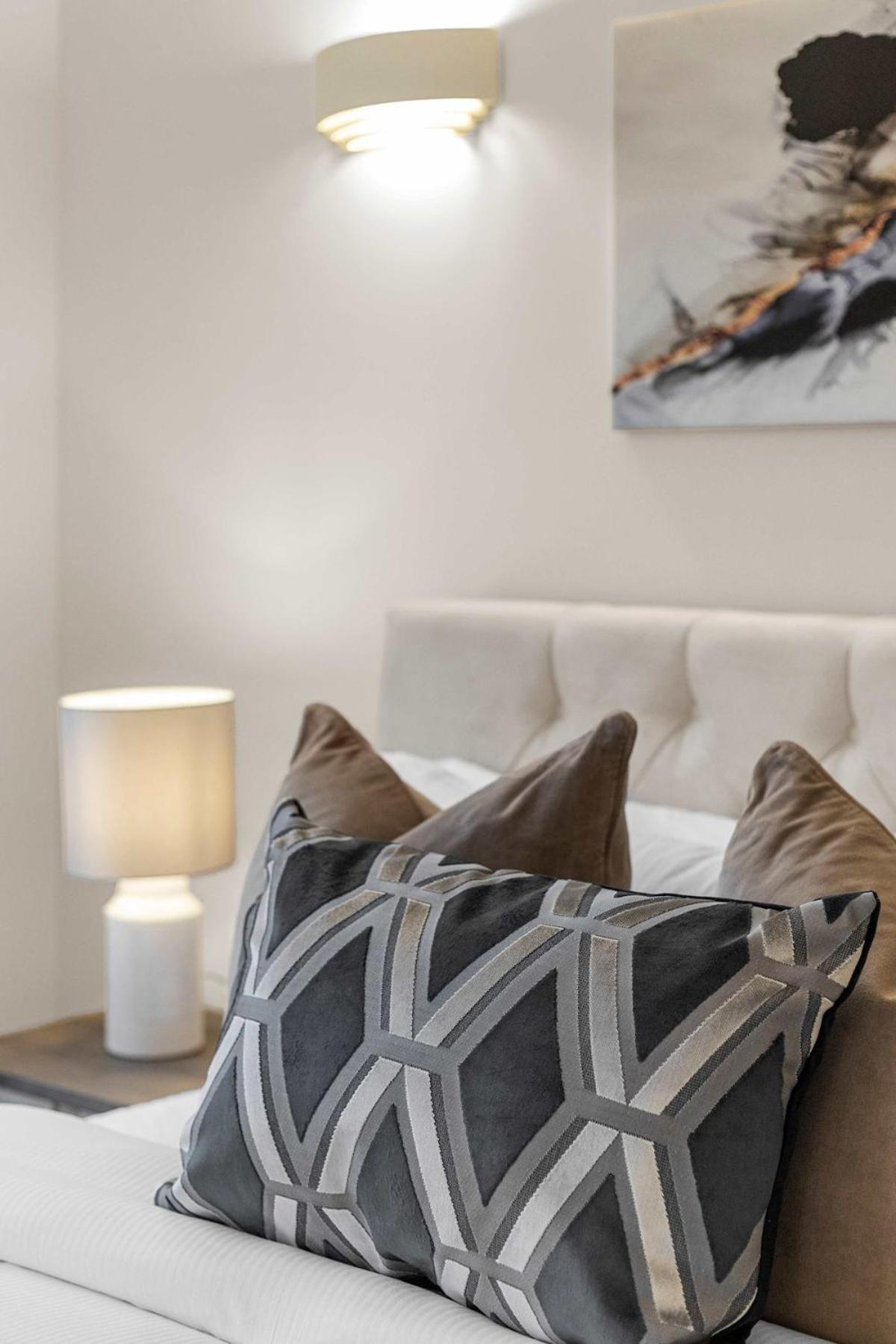 Modern Comfort In Prime Location Apartamento