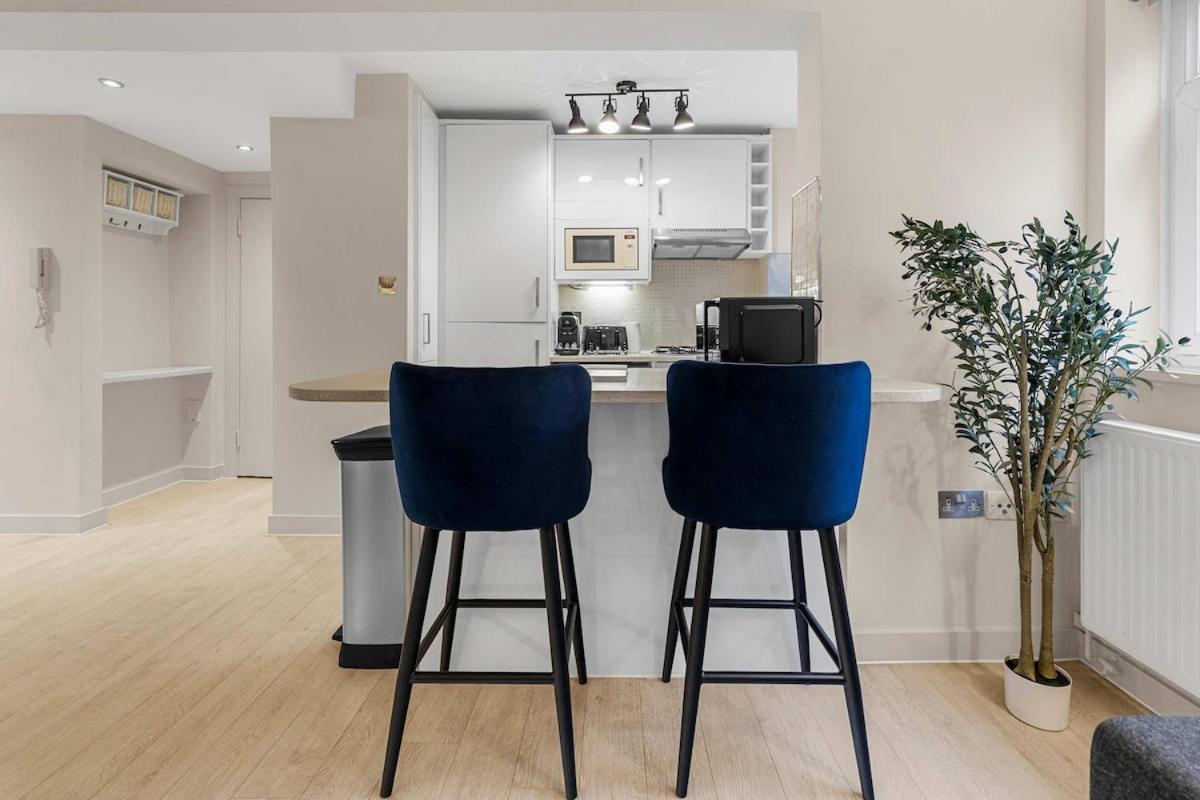 Modern Comfort In Prime Location Londres
