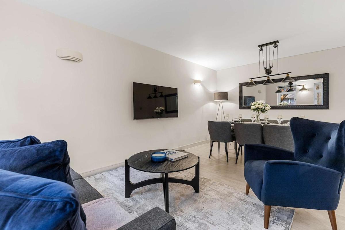 Modern Comfort In Prime Location Apartamento