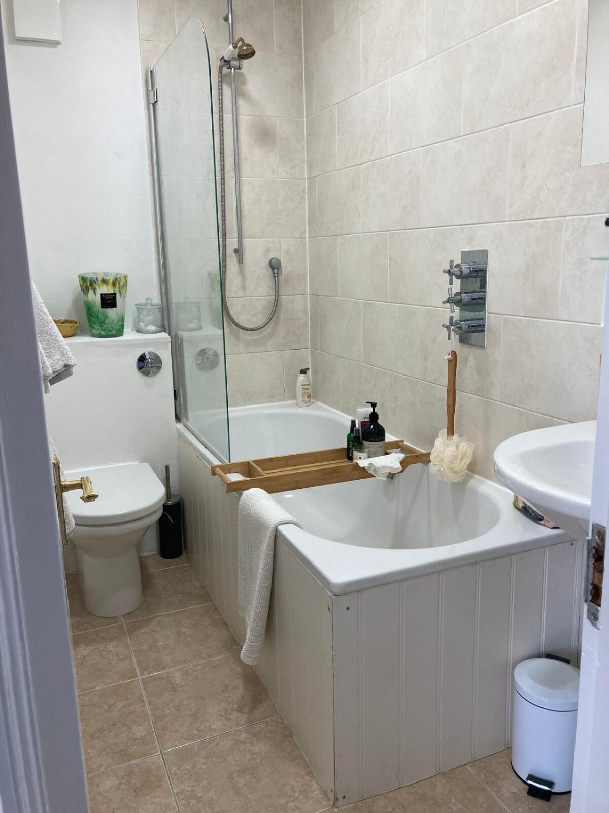 Pretty Putney Flat Close To The River *