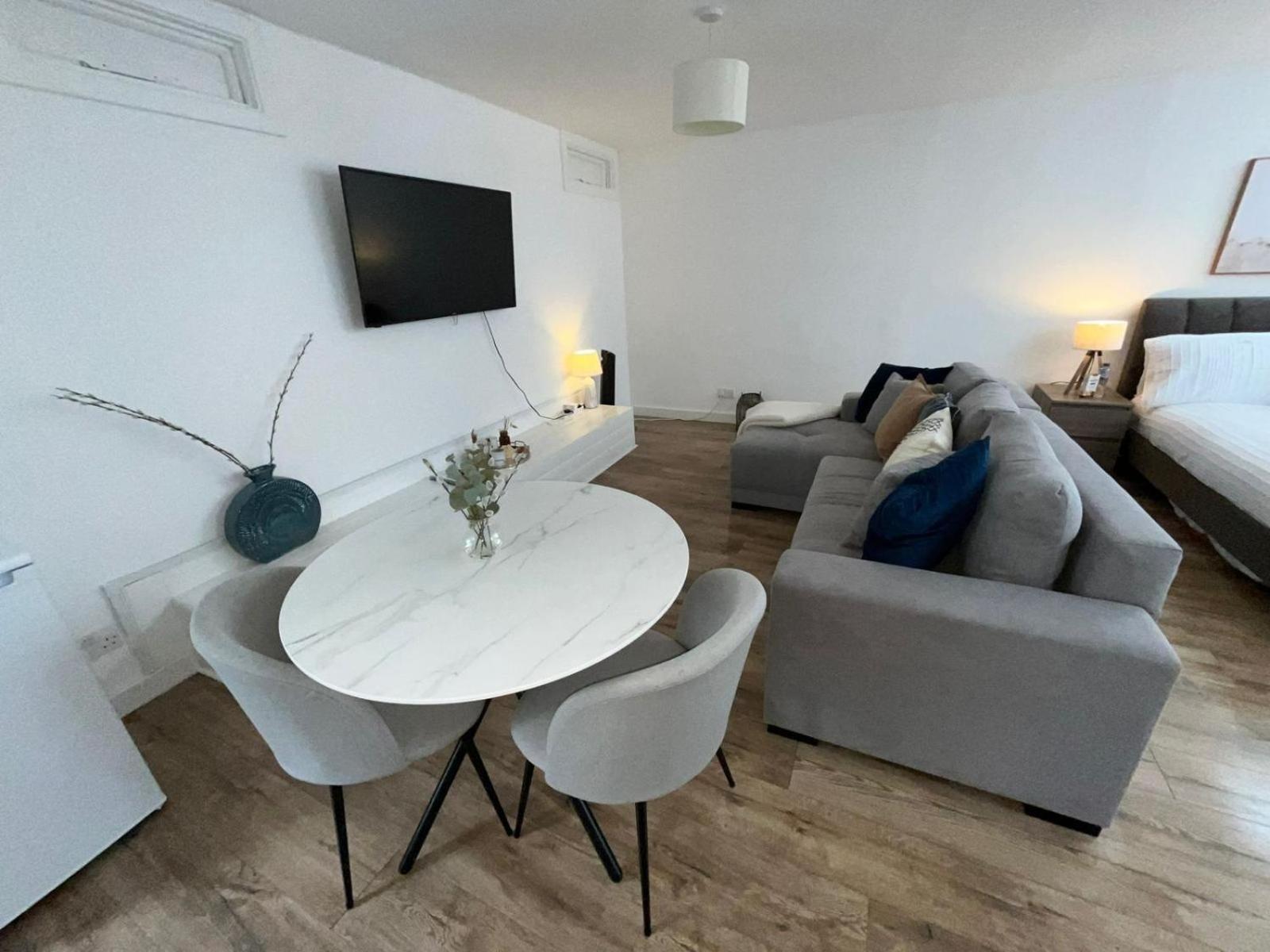 Modern In Popular South Kensington Location Apartment London