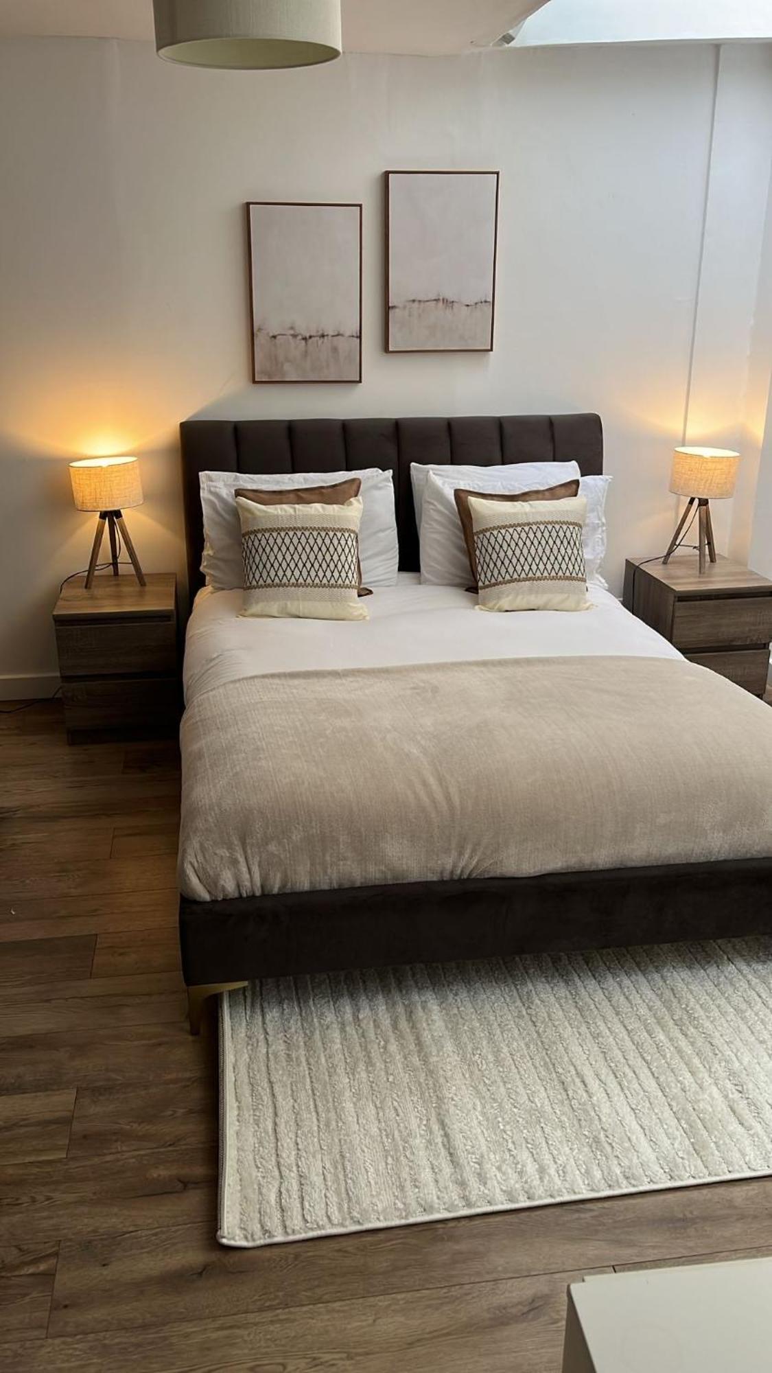 Modern In Popular South Kensington Location *