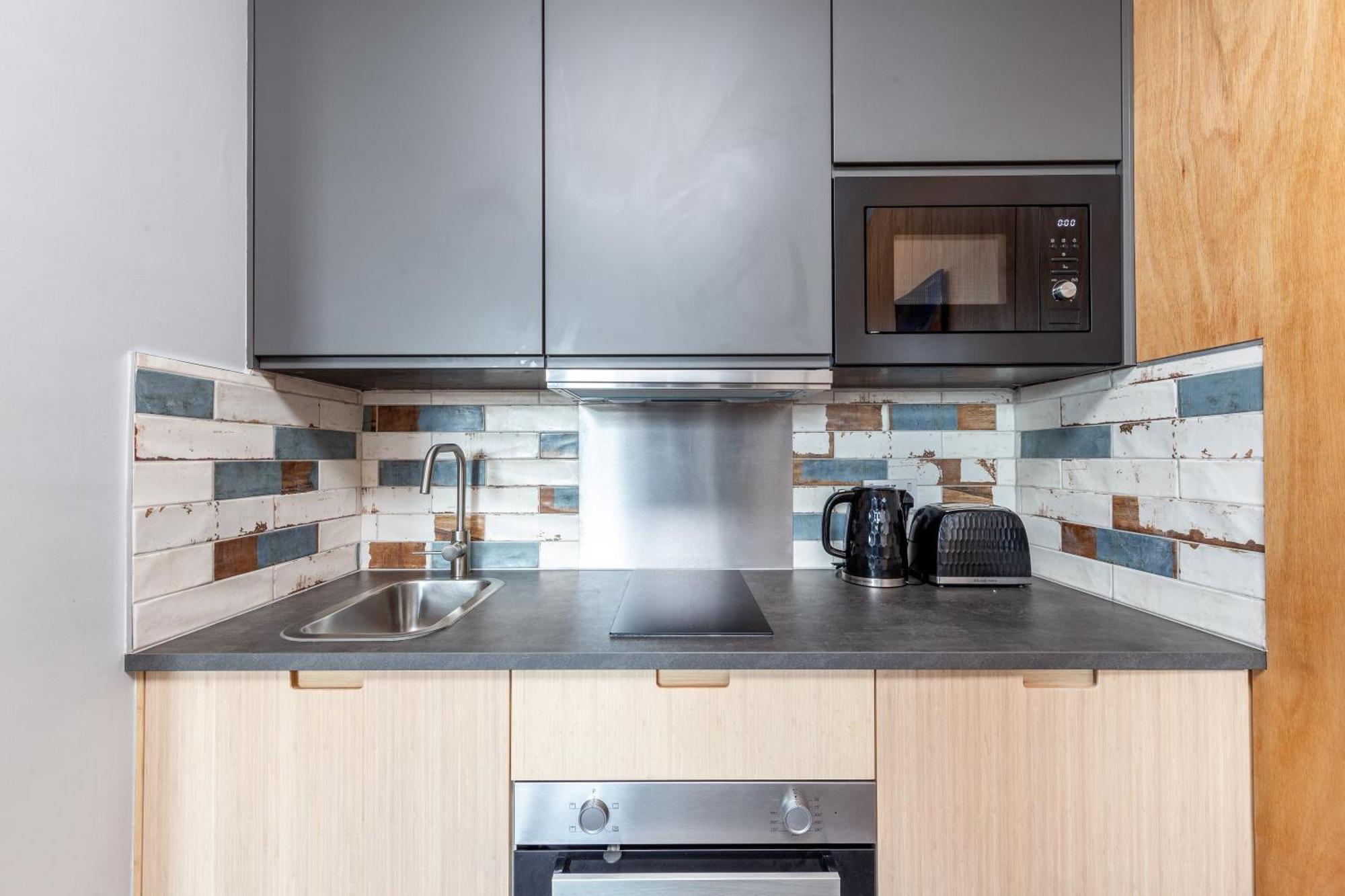 Renewed Comfy 1br Flat Near Woolwich Tube Station Apartment London