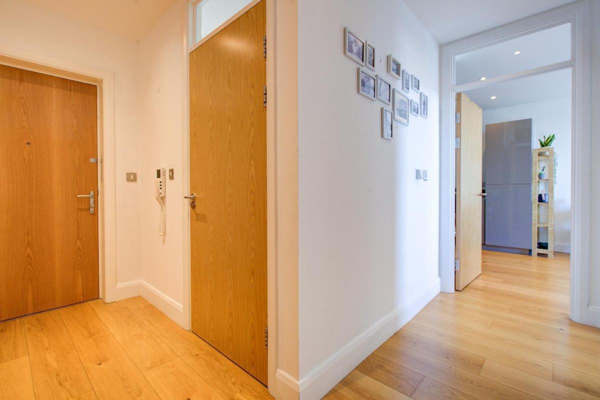 Apartment Modern 1-bed Entire Apartment, Zone 2 London