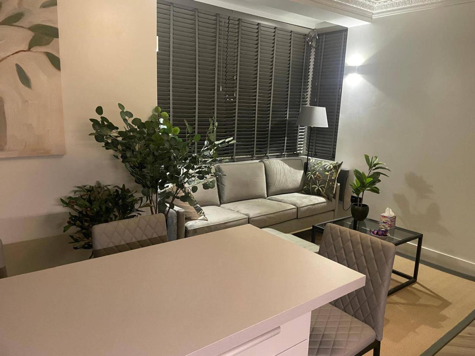 Nw119sg-modernapt-2guests-2br-1minhighstreet * London
