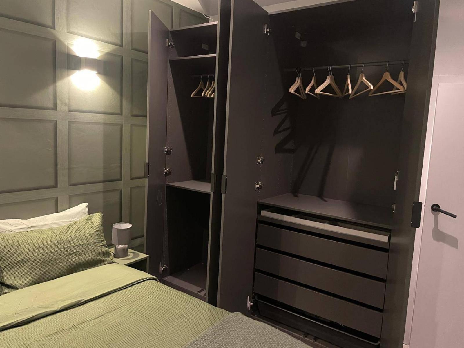 Nw119sg-modernapt-2guests-2br-1minhighstreet