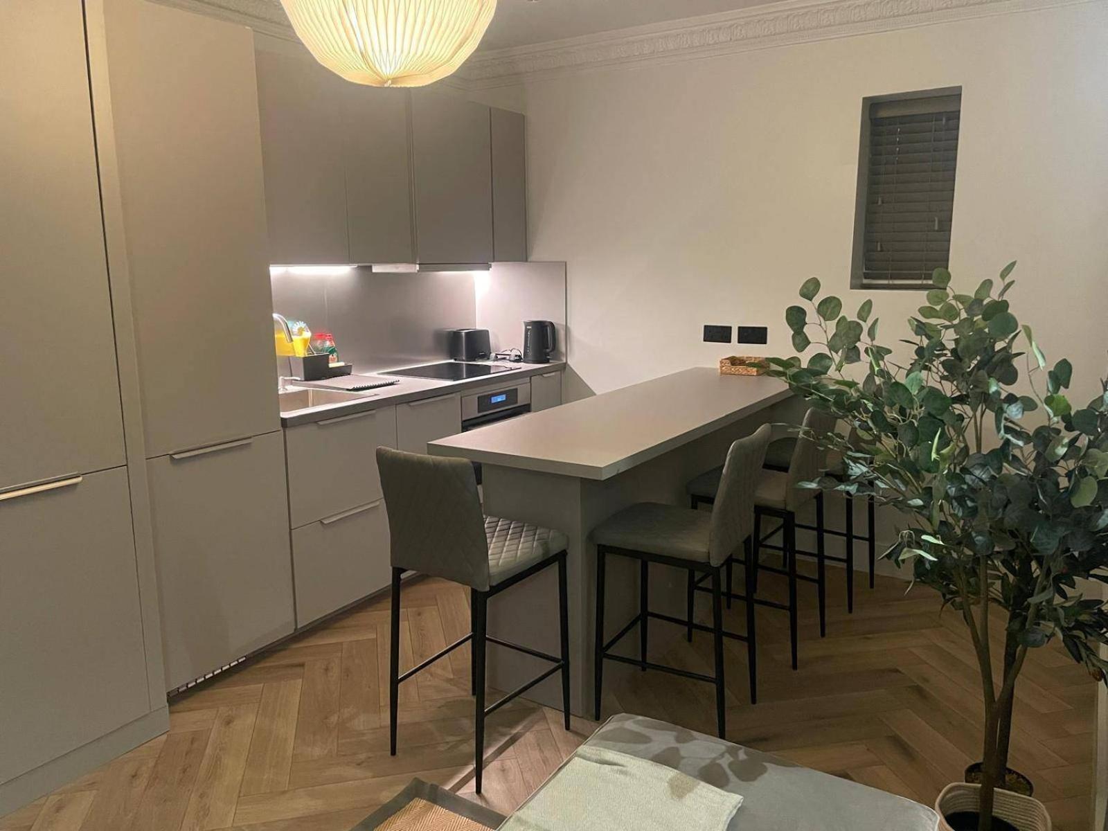 Apartment Nw119sg-modernapt-2guests-2br-1minhighstreet *