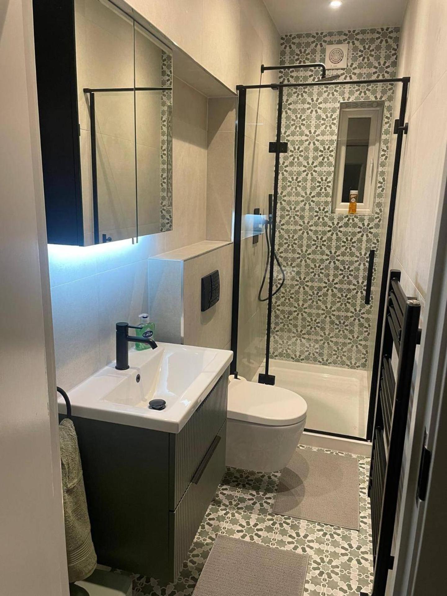 Nw119sg-modernapt-2guests-2br-1minhighstreet Apartment London