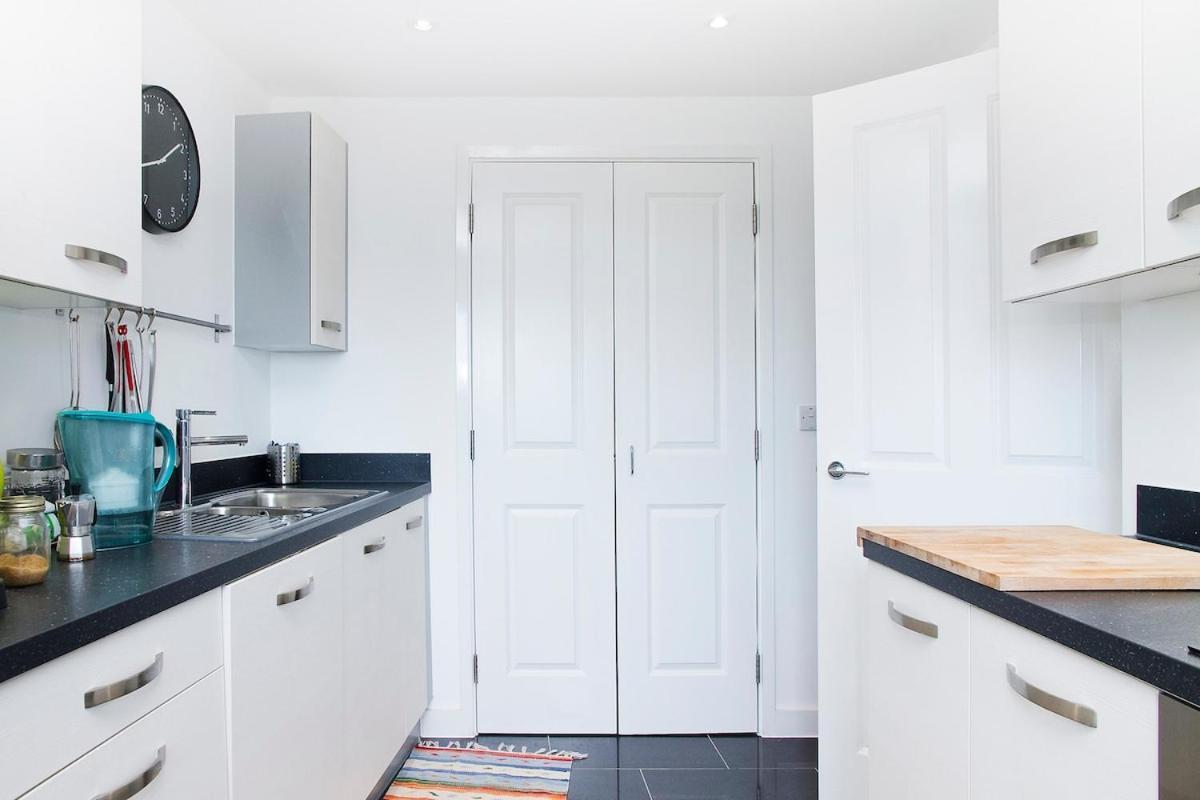Apartment Lovely 2-bed In *