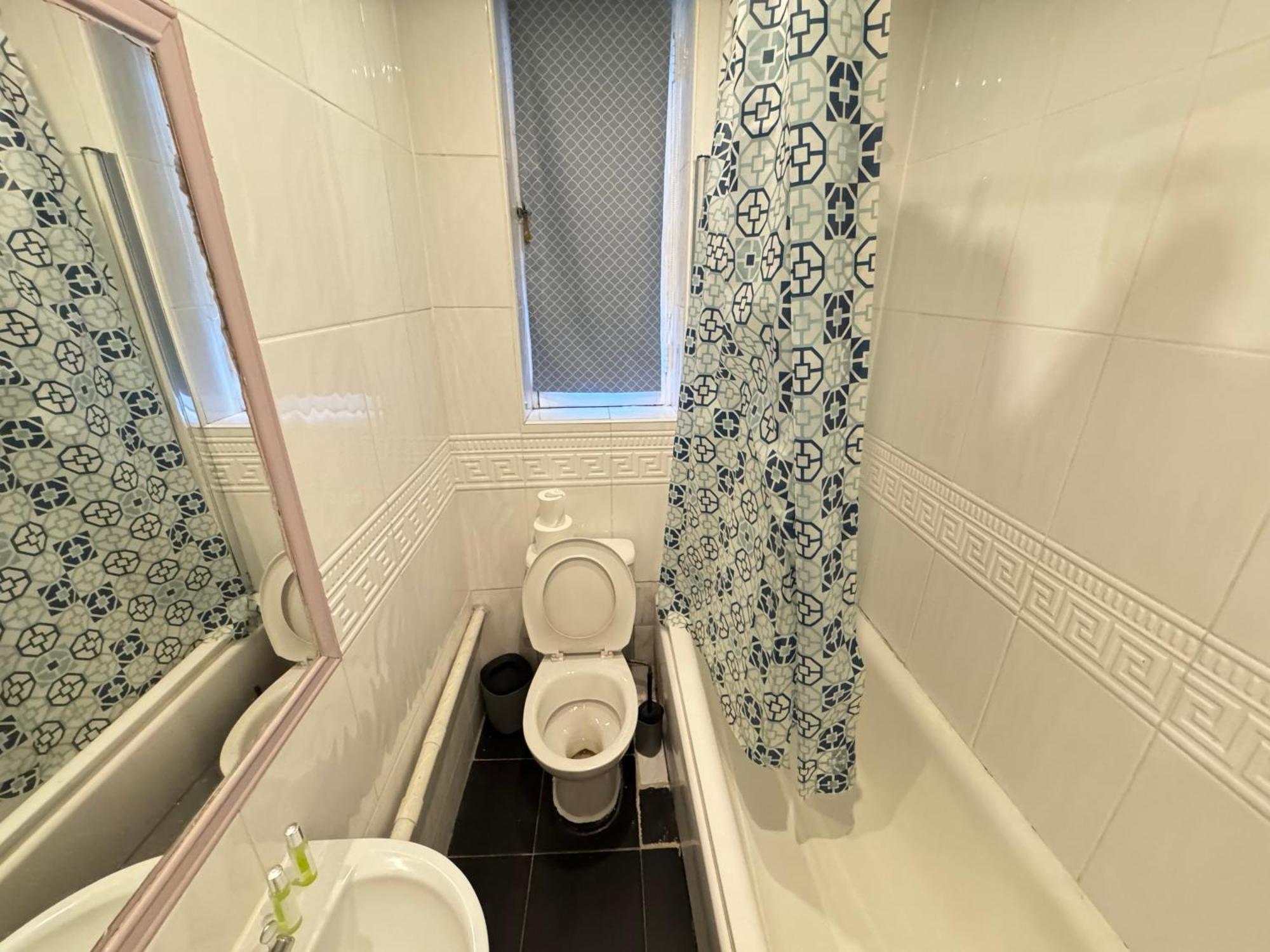 Cozy Two Bedroom In Apartment