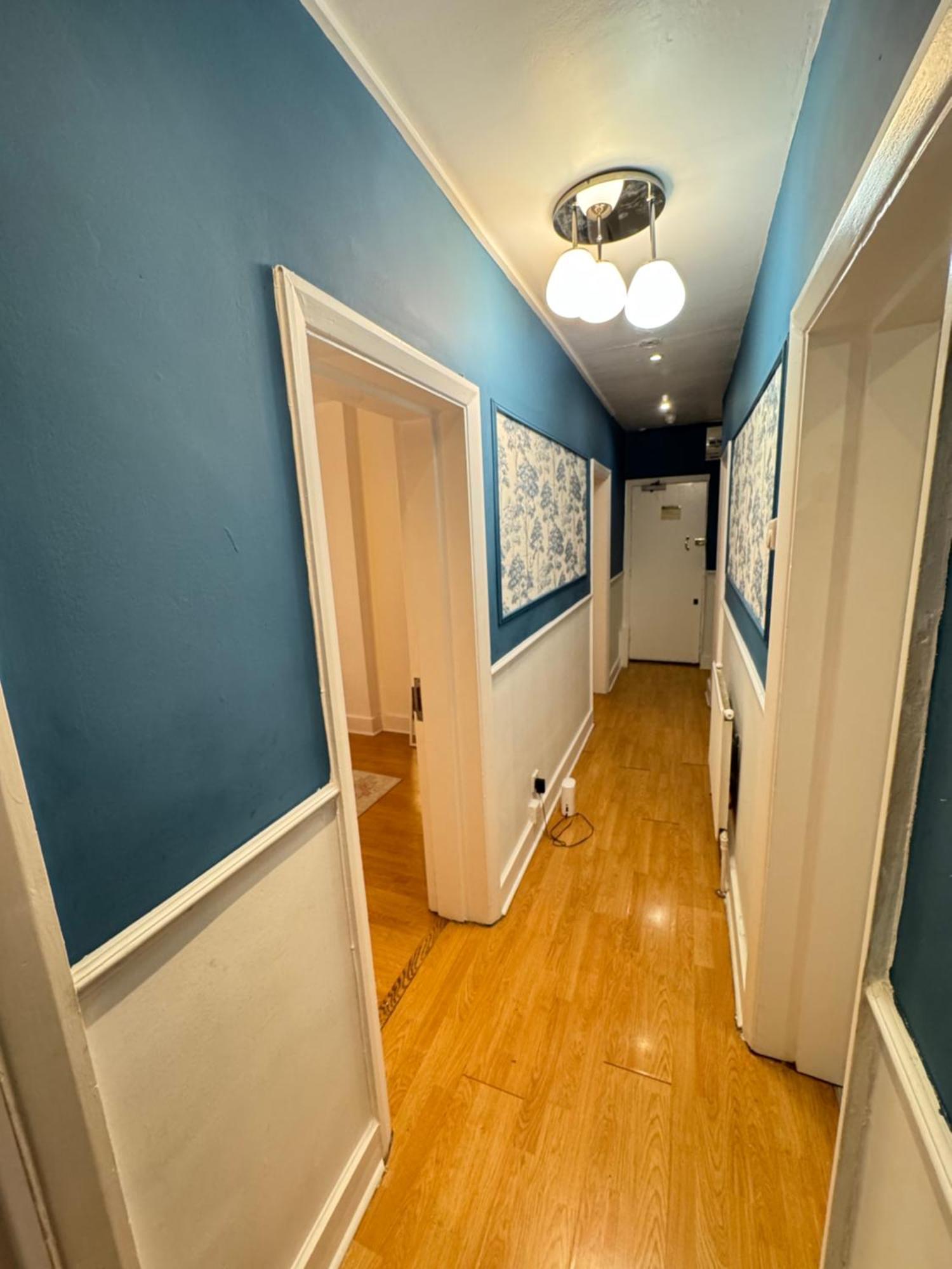 Cozy Two Bedroom In Apartment *
